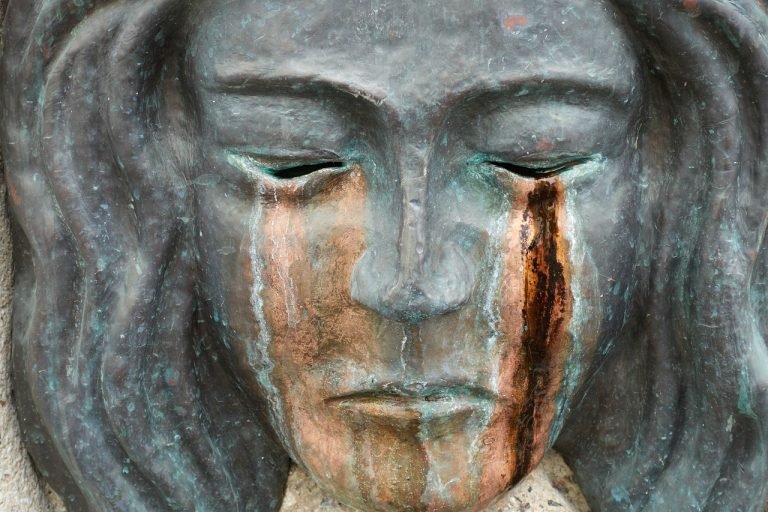 Read more about the article ΔΑΚΡΥΣΕ  Η  ΑΓΑΠΗ  !!!
