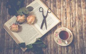 Read more about the article Ποίηση – Αόρατα Ψαλίδια –